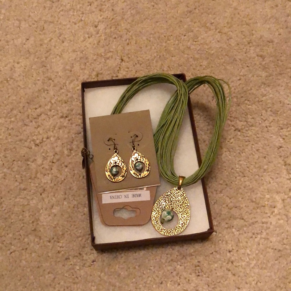 Necklace & Earring set